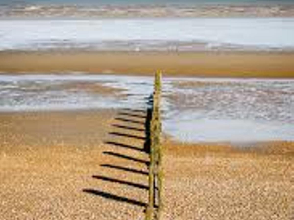 Pass The Keys Fabulous Beach Front Holiday Location Lydd 외부 사진