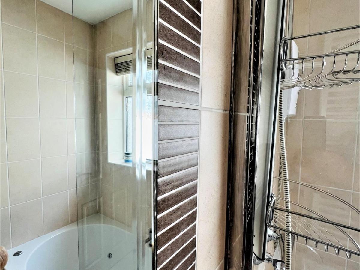 Pass The Keys Fabulous Beach Front Holiday Location Lydd 외부 사진