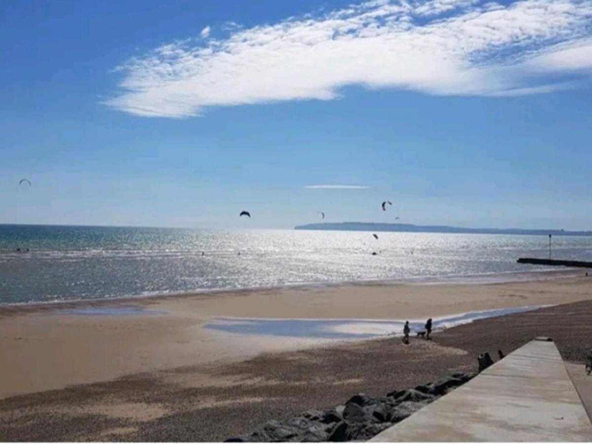 Pass The Keys Fabulous Beach Front Holiday Location Lydd 외부 사진