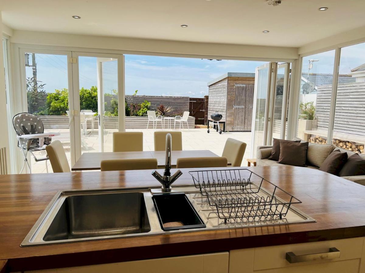Pass The Keys Fabulous Beach Front Holiday Location Lydd 외부 사진