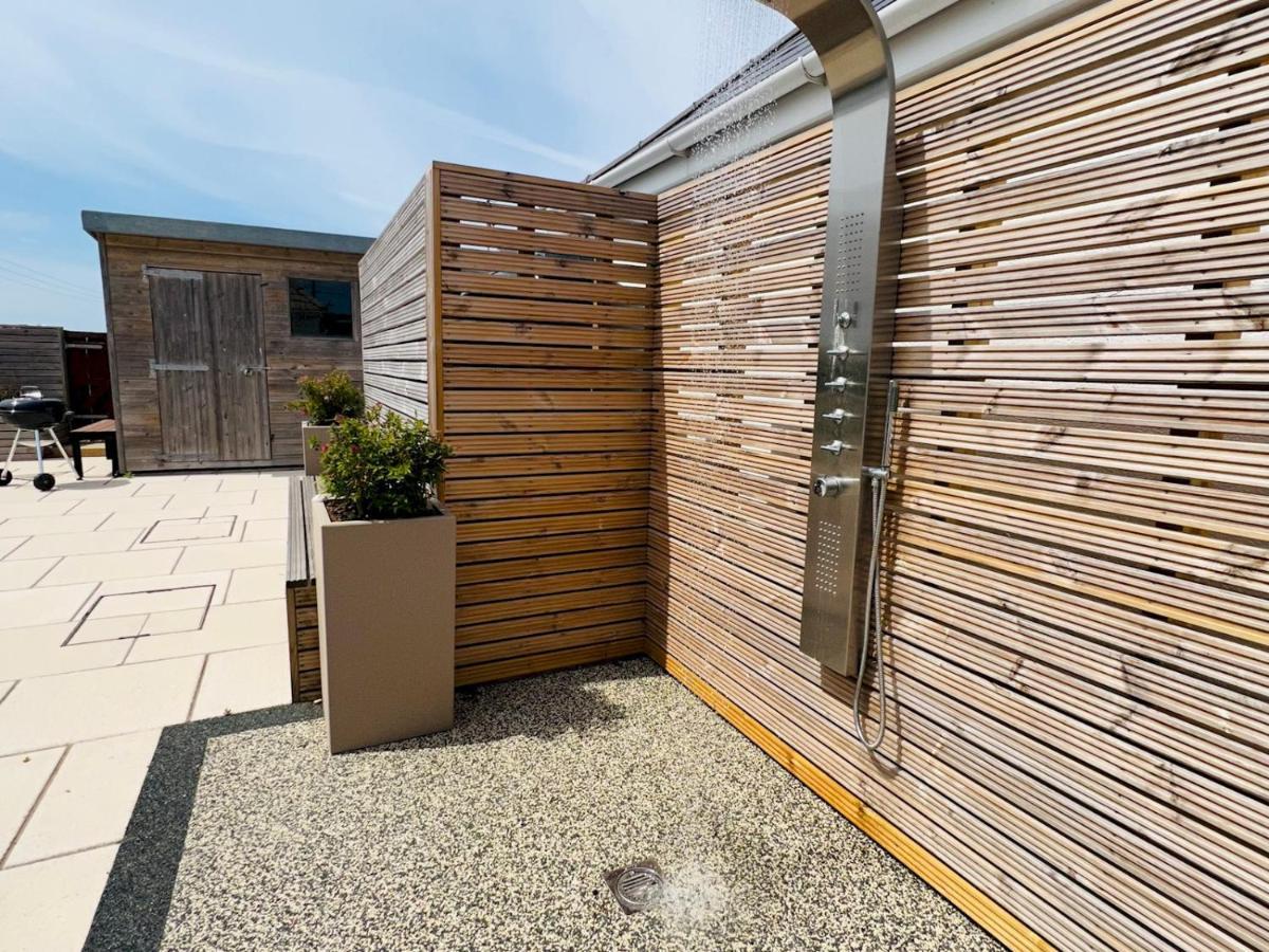 Pass The Keys Fabulous Beach Front Holiday Location Lydd 외부 사진