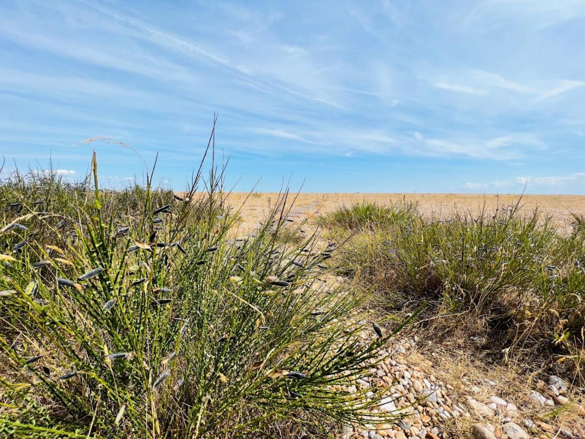 Pass The Keys Fabulous Beach Front Holiday Location Lydd 외부 사진
