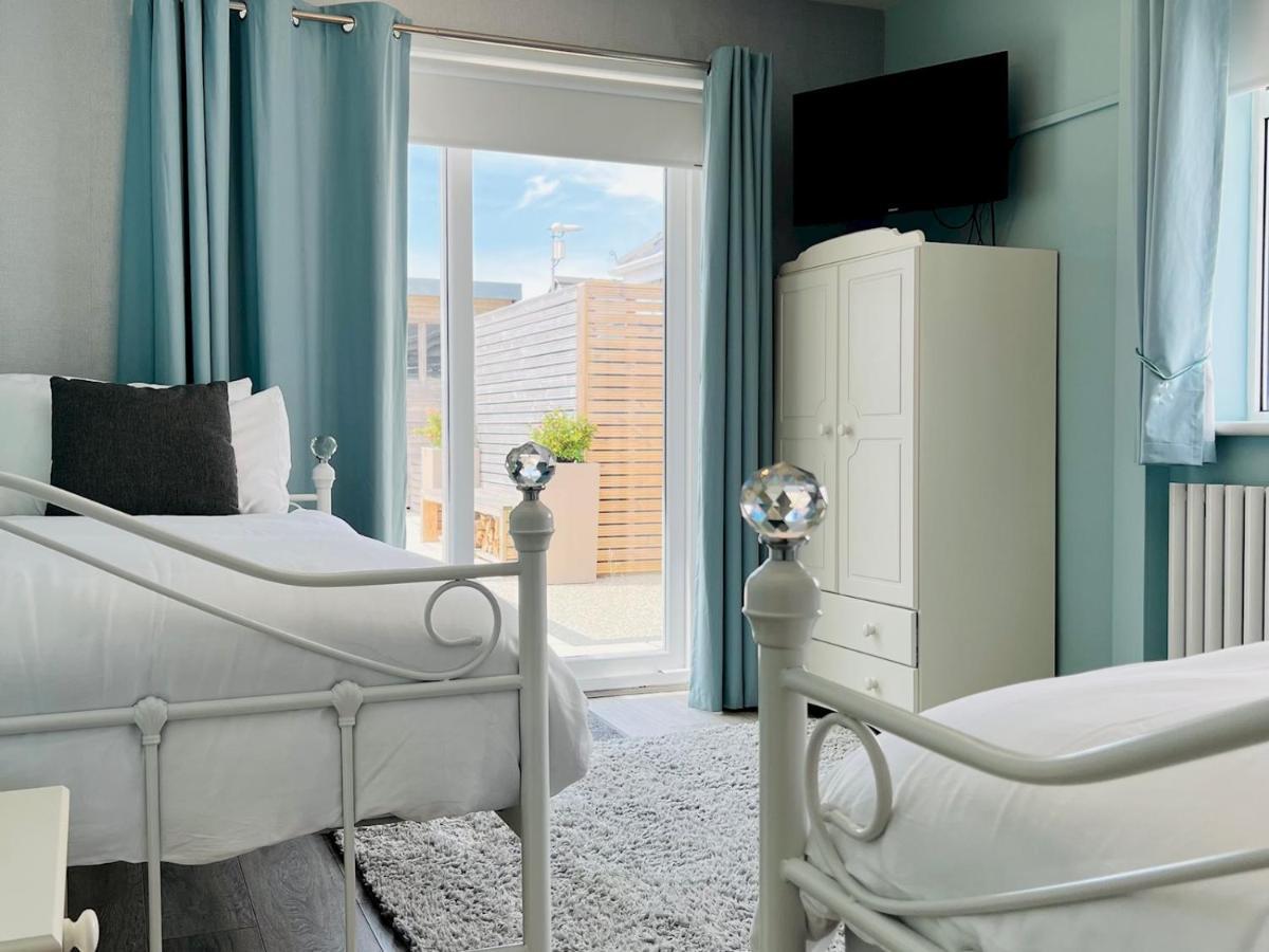 Pass The Keys Fabulous Beach Front Holiday Location Lydd 외부 사진
