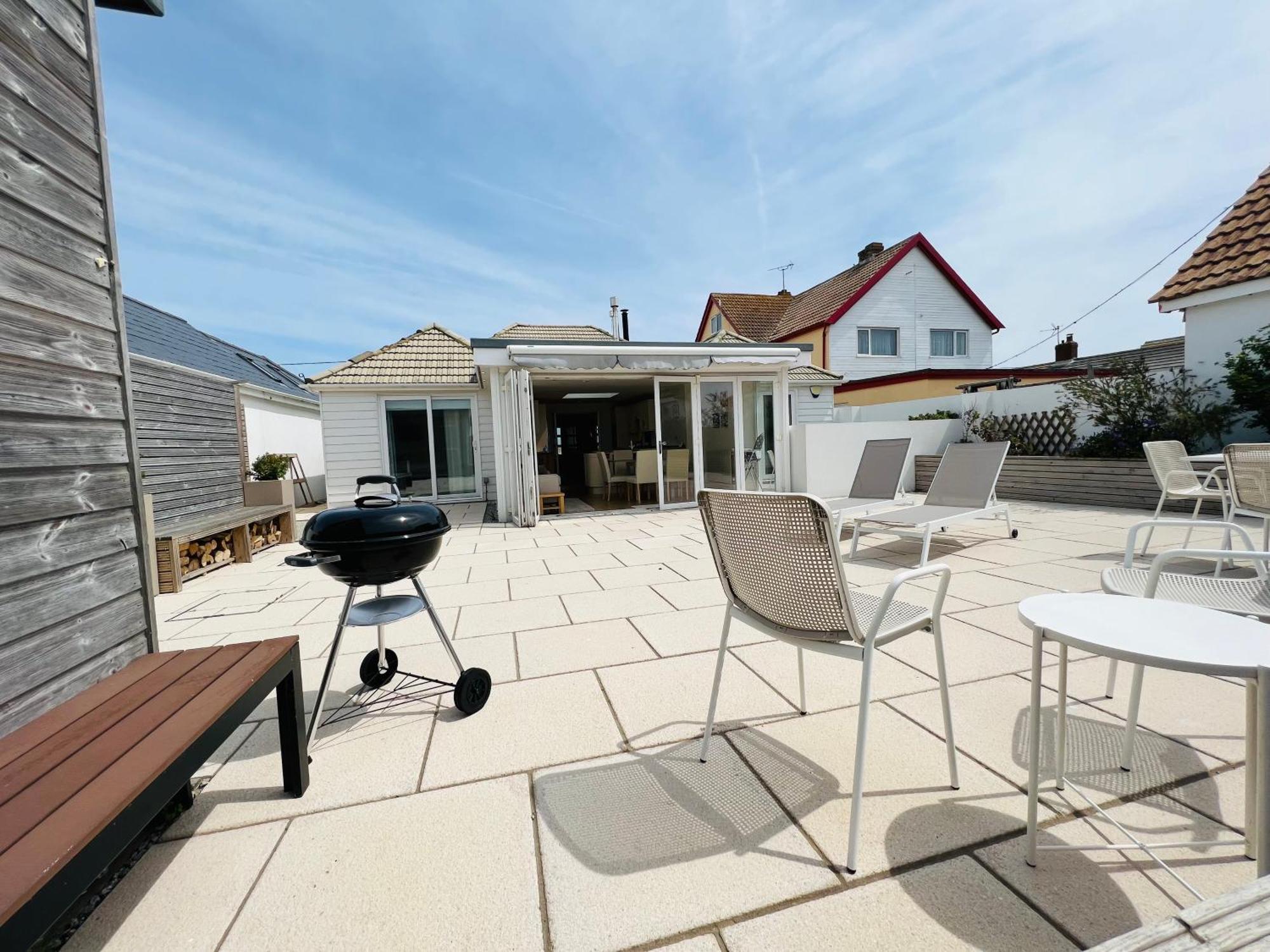 Pass The Keys Fabulous Beach Front Holiday Location Lydd 외부 사진